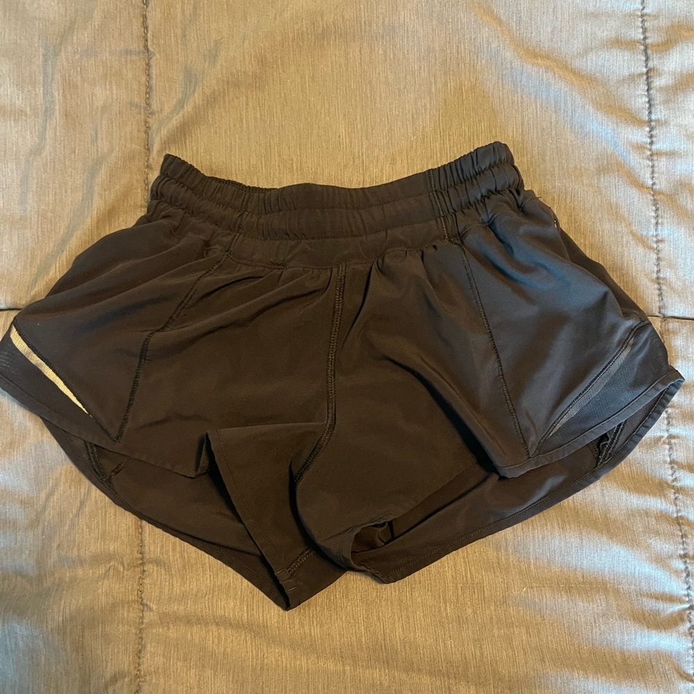BLACK LULULEMON SHORTS SIZE 2 REG
